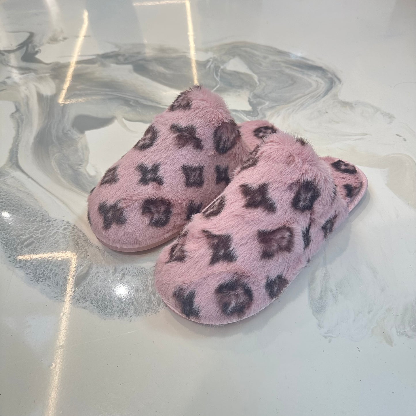 Ari - Printed Fluffy Slippers
